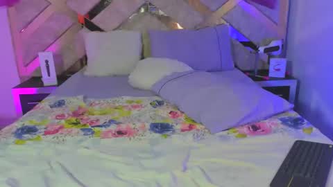 Snapshot of _miss_khloe chatting on 8, 1, 2025 Khloe online show from 8, 1, 2025