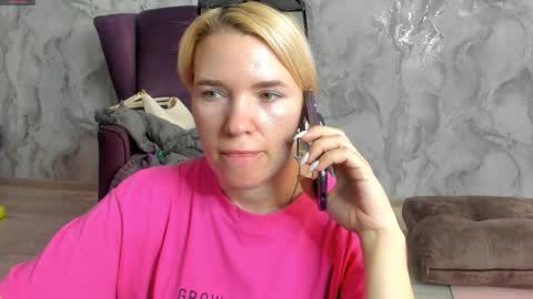 Snapshot of _miss_strawberry_ chatting on 24, 9, 2025 Sofia birthday october 29 online show from 24, 9, 2025