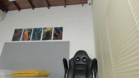 _molly_rosse_ online show from 15, 4, 2026