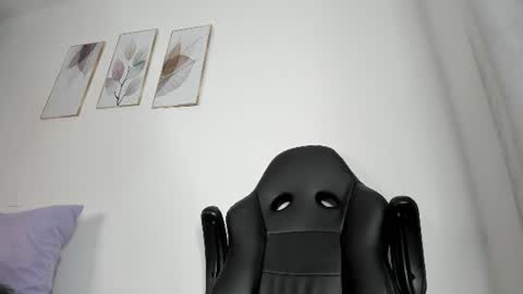 _molly_rosse_ online show from 10, 6, 2026