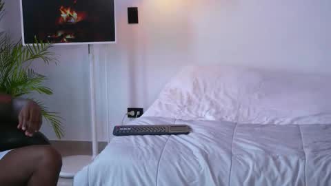 Snapshot of _monaco__ chatting on 4, 2, 2026 julietta and travis online show from 4, 2, 2026