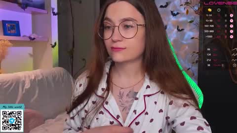 Mia with a big heart  online show from 28, 10, 2025