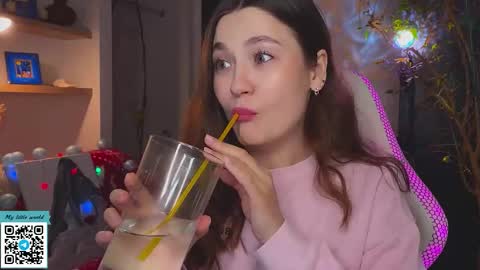 Mia with a big heart  online show from 15, 12, 2025