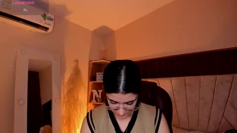 Niah  You can call me Ni or cutie haha online show from 1, 3, 2026