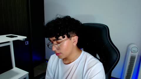 Snapshot of _nickconnor1 chatting on 5, 2, 2025 Nicolas online show from 5, 2, 2025