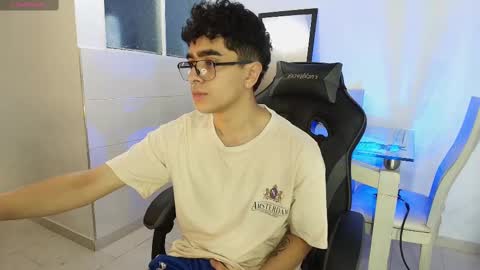 Snapshot of _nickconnor1 chatting on 11, 11, 2025 Nicolas online show from 11, 11, 2025