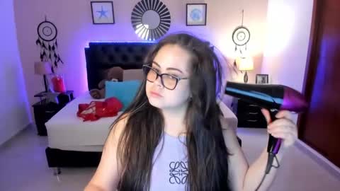 Snapshot of _oliviajoness chatting on 7, 5, 2026 Olivia jones online show from 7, 5, 2026
