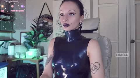 Snapshot of _owner_ chatting on 23, 2, 2025 The Supreme Goddess Rose online show from 23, 2, 2025