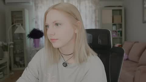 Snapshot of _penisflytrap_ chatting on 22, 5, 2026 Viktoria online show from 22, 5, 2026