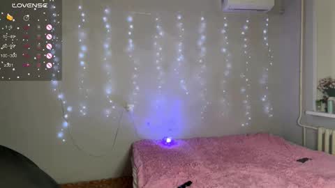 Snapshot of _pretty_ladies_ chatting on 17, 1, 2026 Ellie and Nika online show from 17, 1, 2026