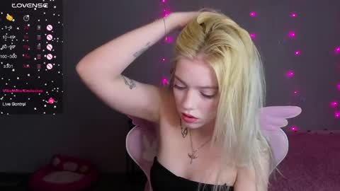 Ellie and Nika online show from 4, 5, 2026