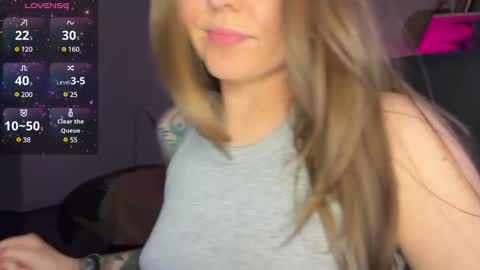 Snapshot of _private_person_ chatting on 6, 1, 2025 HADLY today day-off see u online 0112 online show from 6, 1, 2025