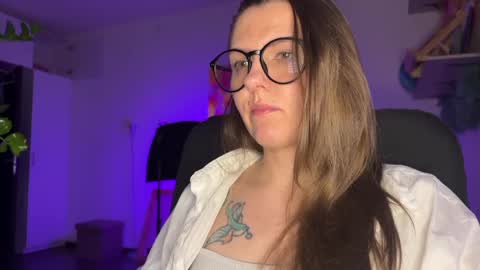 Snapshot of _private_person_ chatting on 13, 2, 2025 HADLY today day-off see u online 0112 online show from 13, 2, 2025