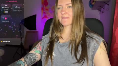 Snapshot of _private_person_ chatting on 26, 2, 2025 HADLY today day-off see u online 0112 online show from 26, 2, 2025