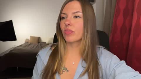 Snapshot of _private_person_ chatting on 14, 9, 2025 HADLY today day-off see u online 0112 online show from 14, 9, 2025