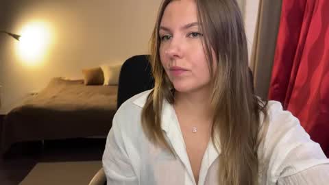 Snapshot of _private_person_ chatting on 22, 9, 2025 HADLY today day-off see u online 0112 online show from 22, 9, 2025