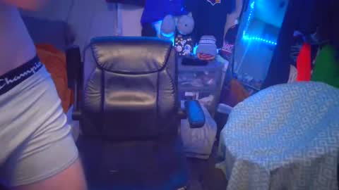 Snapshot of _redxxx chatting on 4, 1, 2025 REDxxx online show from 4, 1, 2025