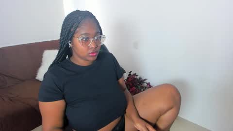 Snapshot of _sarah_banks chatting on 17, 2, 2025 Ms. JONES online show from 17, 2, 2025