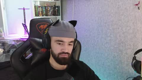 Snapshot of _serious_man chatting on 10, 10, 2025 Ask me online show from 10, 10, 2025