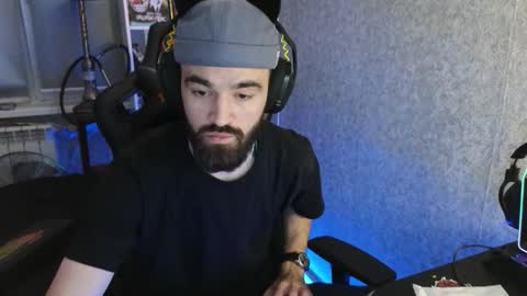 Snapshot of _serious_man chatting on 30, 10, 2025 Ask me online show from 30, 10, 2025