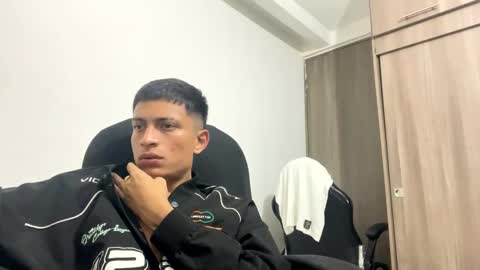 Juan Pablo-independent model online show from 3, 2, 2025