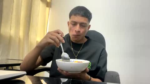 Juan Pablo-independent model online show from 19, 2, 2025