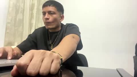 Juan Pablo-independent model online show from 20, 2, 2025