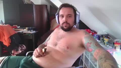 _smiley_bear27 online show from 16, 9, 2025