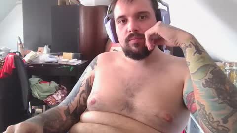 _smiley_bear27 online show from 11, 11, 2025