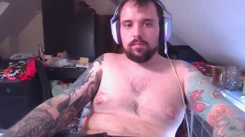 _smiley_bear27 online show from 12, 11, 2025