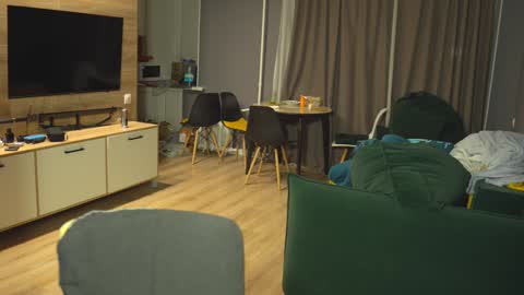 OLIVERpvt is open online show from 24, 12, 2024