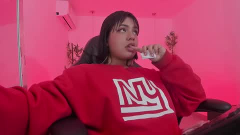 Snapshot of _sowy_venus_ chatting on 16, 12, 2024 V E N U S online show from 16, 12, 2024