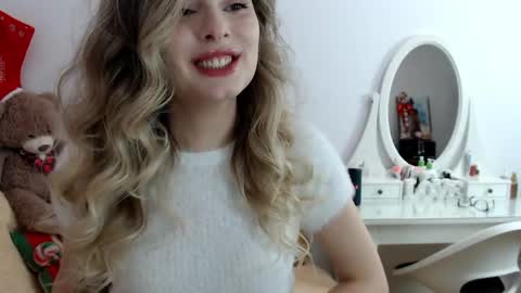 Snapshot of _sweettreat chatting on 23, 12, 2024 _sweettreat online show from 23, 12, 2024