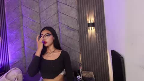 Snapshot of _viollettenoir_ chatting on 15, 6, 2026 online show from 15, 6, 2026