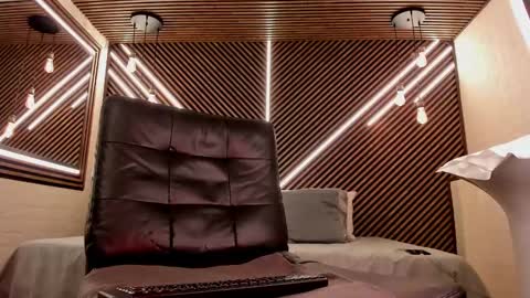  white fox  online show from 20, 2, 2025