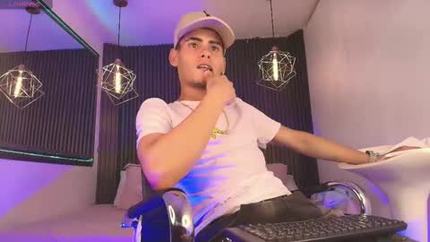  white fox  online show from 18, 9, 2025