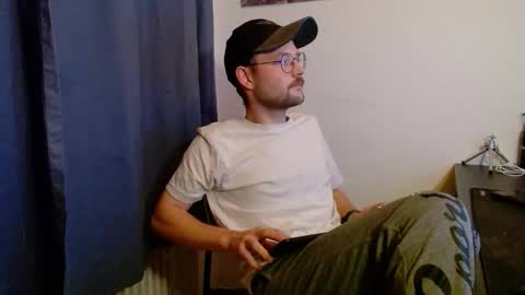 Snapshot of _whoisthatguy_ chatting on 20, 10, 2025 _whoisthatguy_ online show from 20, 10, 2025