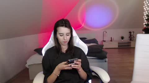 Nicole  Thomas  Dave online show from 26, 12, 2024