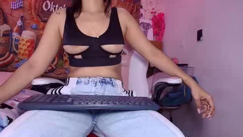 Aisha online show from 3, 10, 2025