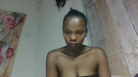 Snapshot of aadienne chatting on 7, 5, 2026 aadienne online show from 7, 5, 2026