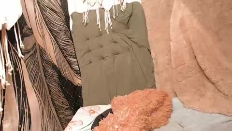 Snapshot of aaliyah04 chatting on 23, 11, 2025 BERLAT online show from 23, 11, 2025