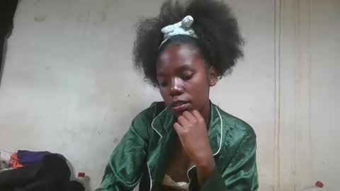 Snapshot of aangelinee chatting on 14, 10, 2025 aangelinee online show from 14, 10, 2025