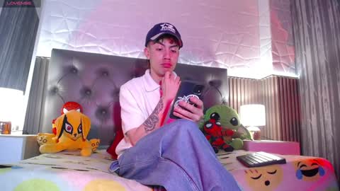Snapshot of aaron_blink1 chatting on 1, 2, 2025 Aaron online show from 1, 2, 2025