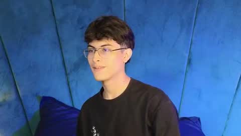 Aaron Ezequiel online show from 10, 10, 2025