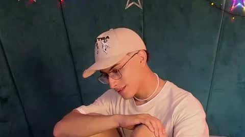 Aaron Ezequiel online show from 13, 12, 2025