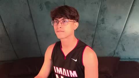 Aaron Ezequiel online show from 11, 4, 2026