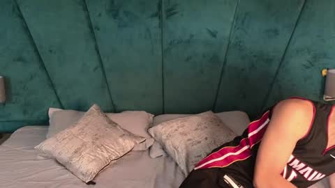 Snapshot of aaron_eze chatting on 23, 4, 2026 Aaron Ezequiel online show from 23, 4, 2026