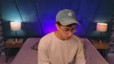 Snapshot of aaron_eze chatting on 19, 7, 2026 Aaron Ezequiel online show from 19, 7, 2026