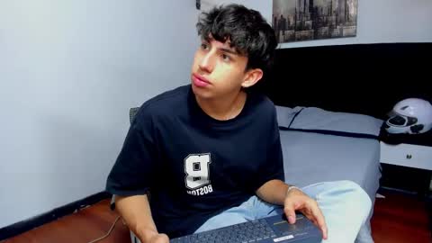 Snapshot of aaron_spencer13 chatting on 13, 9, 2025 Aron online show from 13, 9, 2025