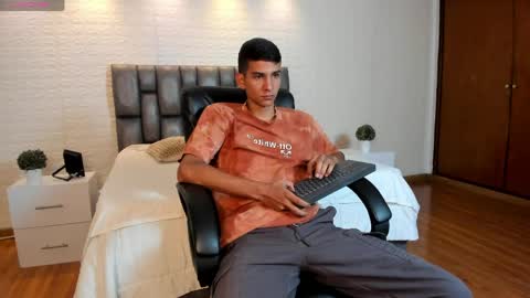 Aaron online show from 13, 4, 2026